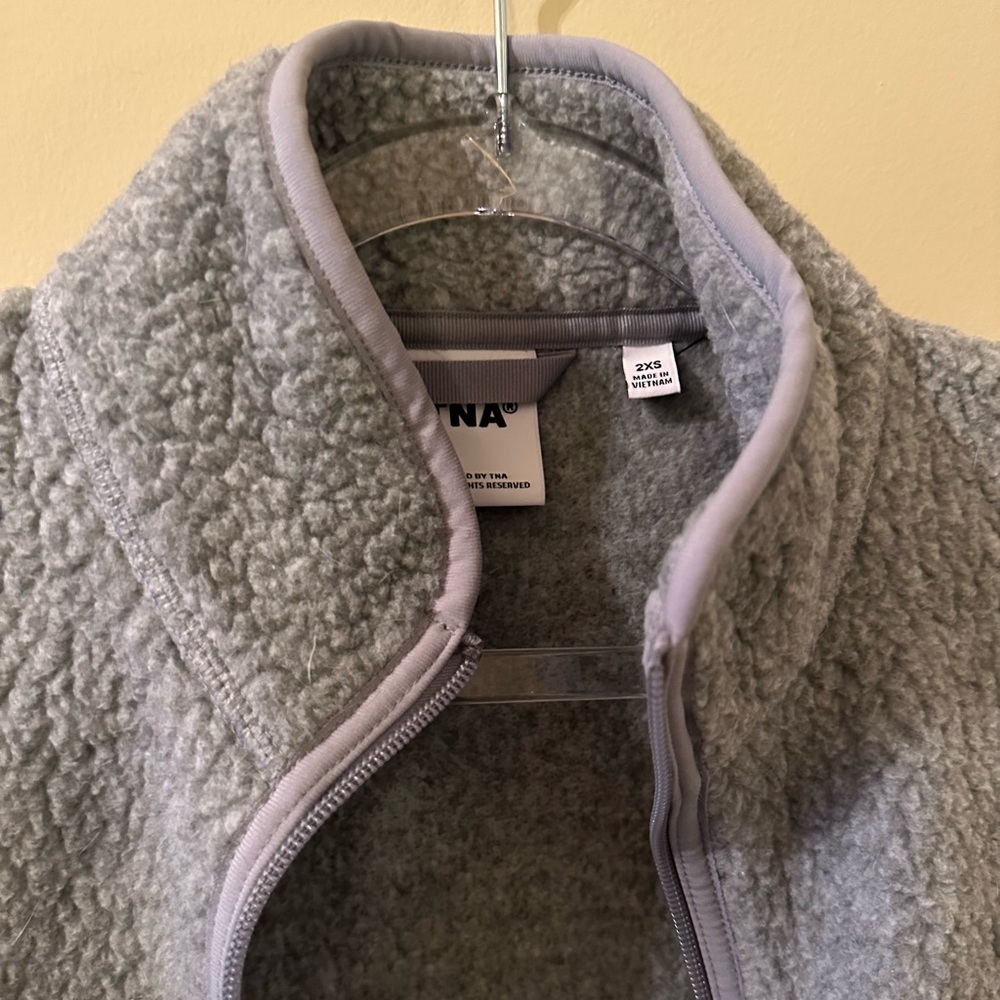 Aritzia TNA Polartec® Thermal Pro® Mockneck Vest in Heather Gray Size XXS - Picture 5 of 6